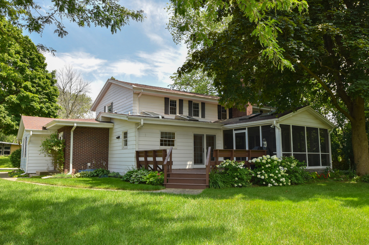 8615 N Greenvale Rd