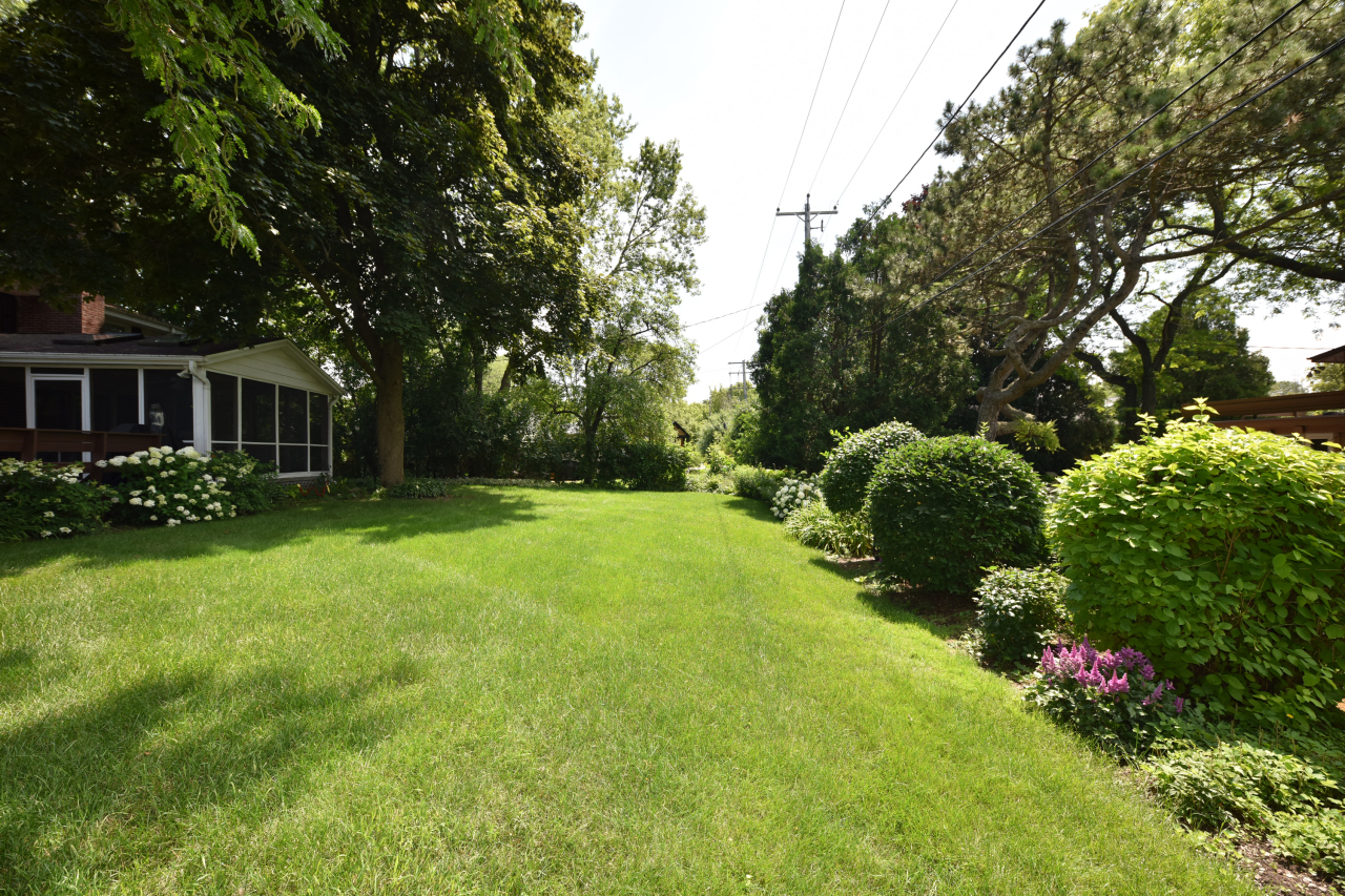 8615 N Greenvale Rd
