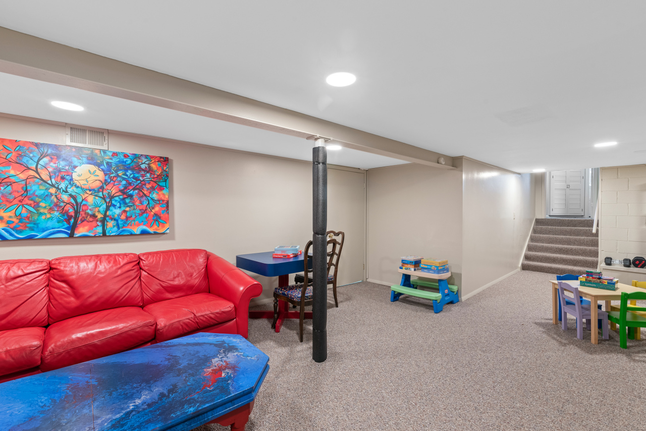 8665 N Manor Ct