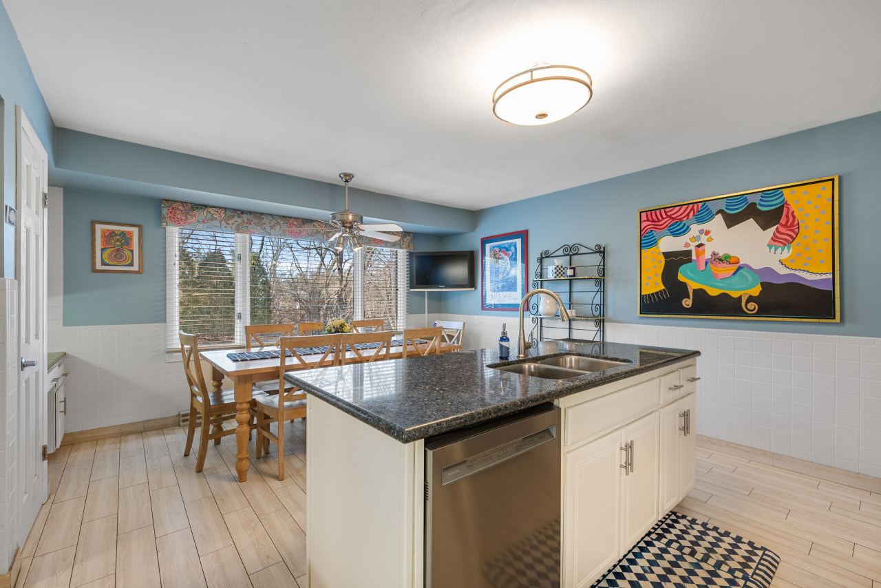8665 N Manor Ct