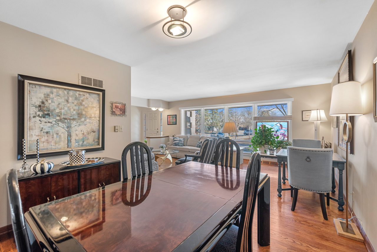 8665 N Manor Ct
