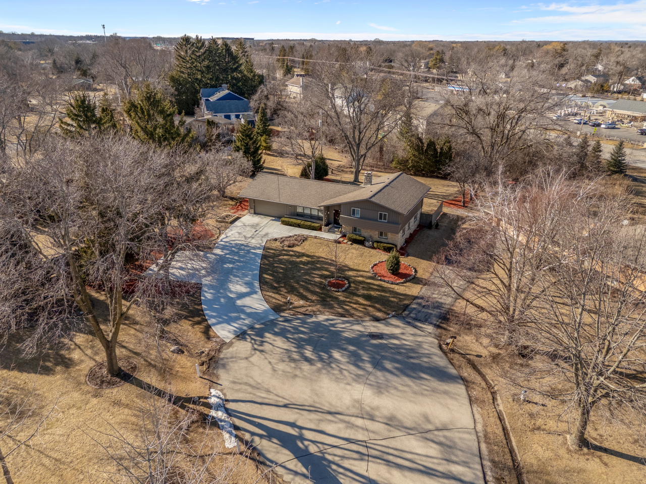 8665 N Manor Ct