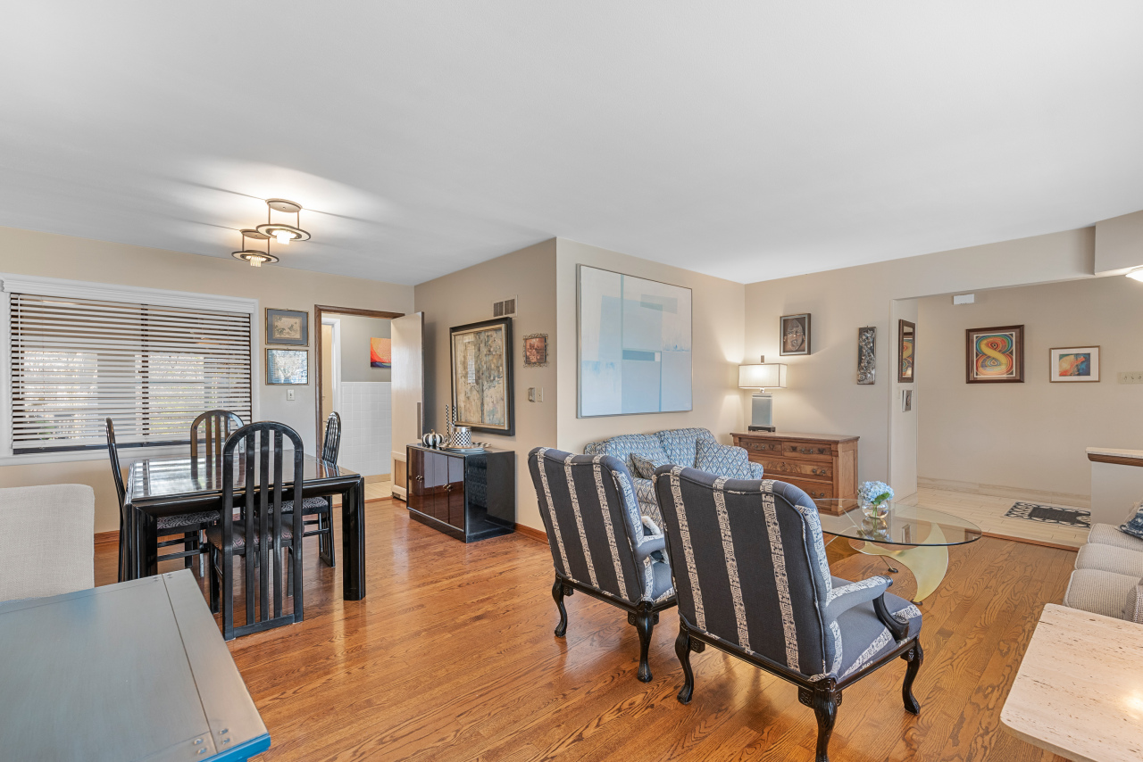 8665 N Manor Ct
