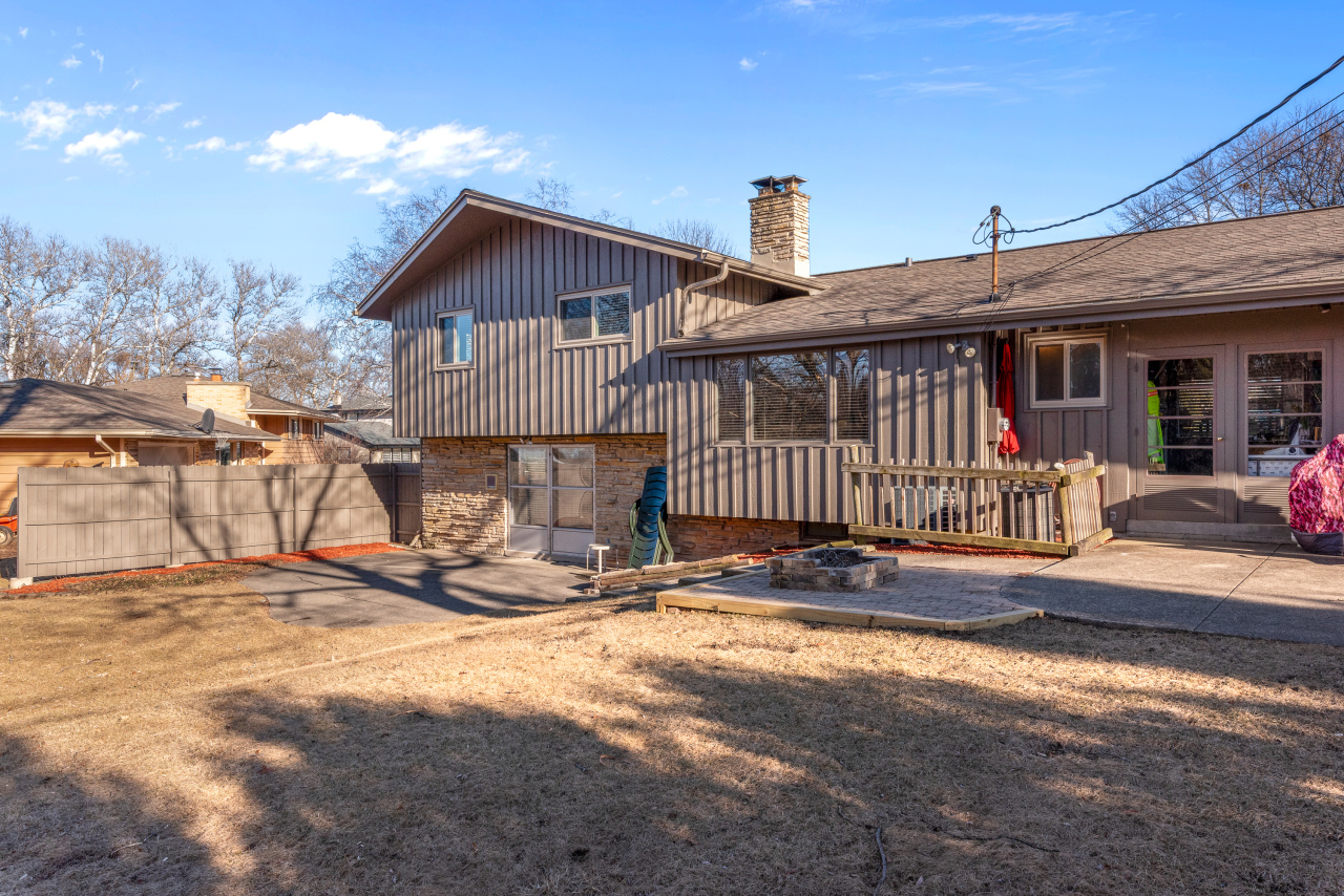 8665 N Manor Ct