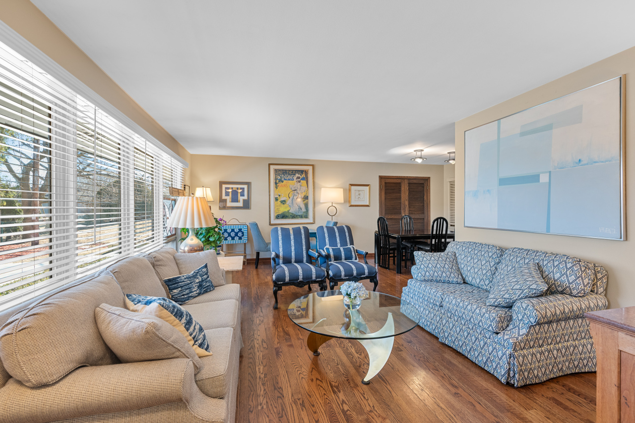 8665 N Manor Ct
