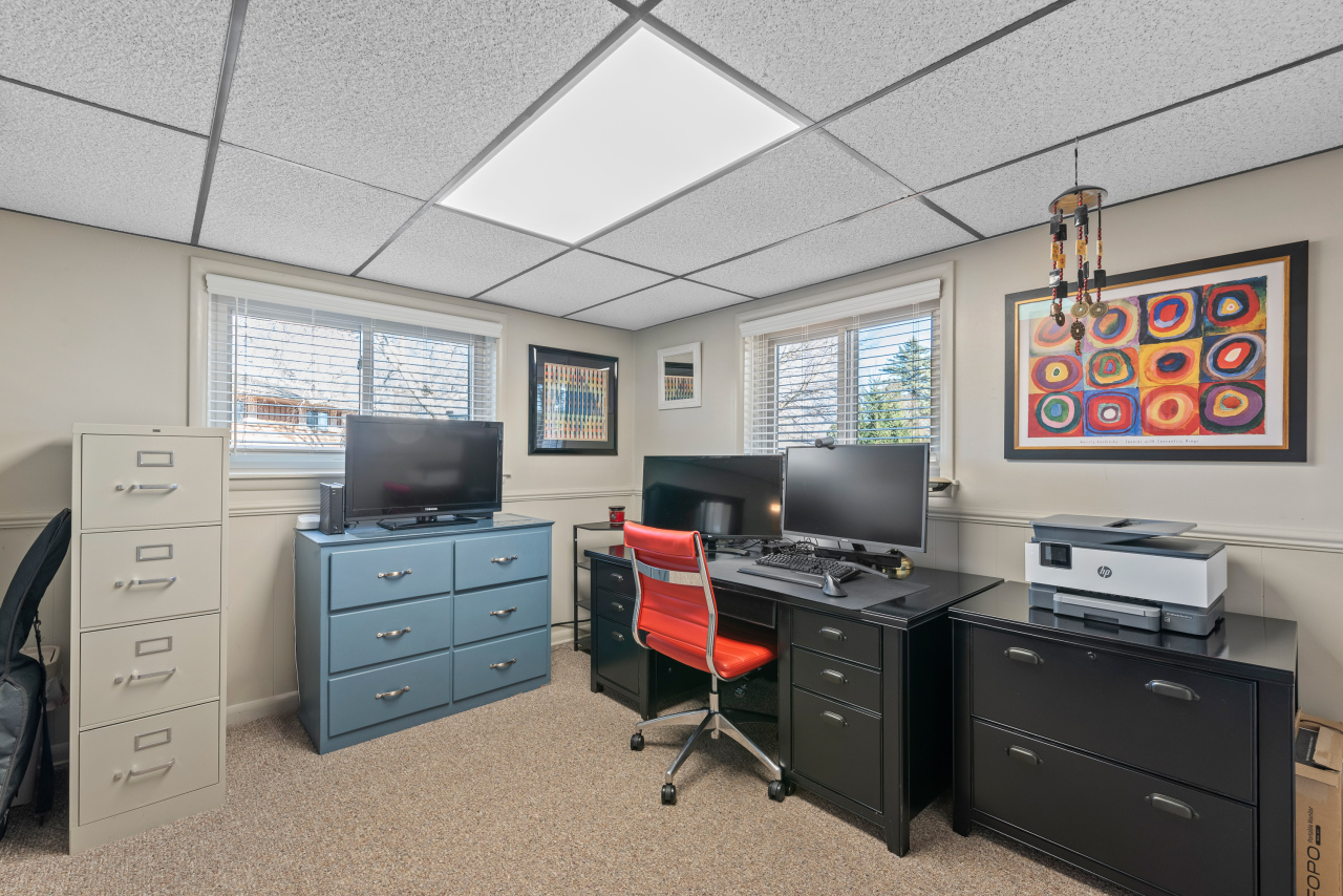 8665 N Manor Ct