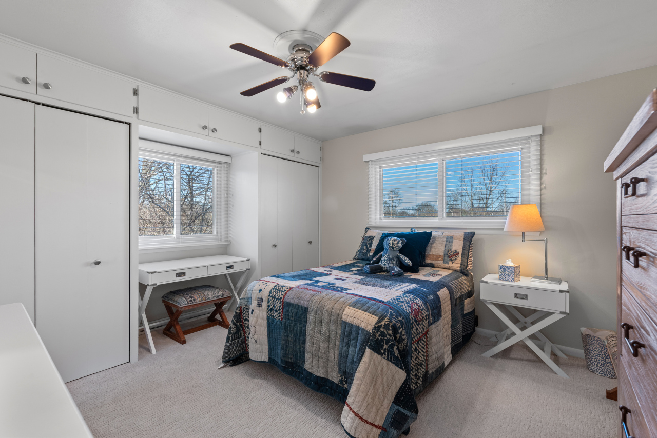 8665 N Manor Ct