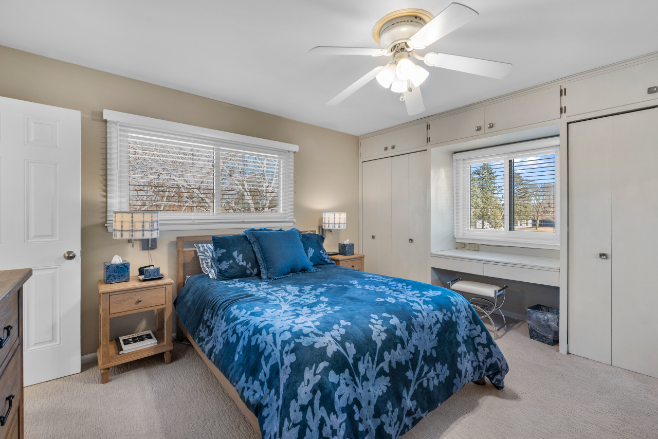 8665 N Manor Ct
