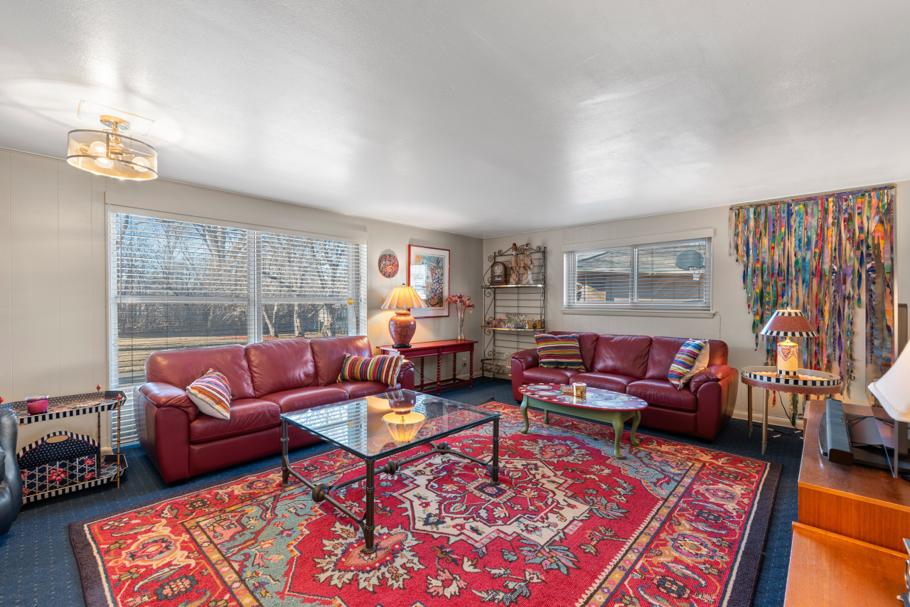 8665 N Manor Ct