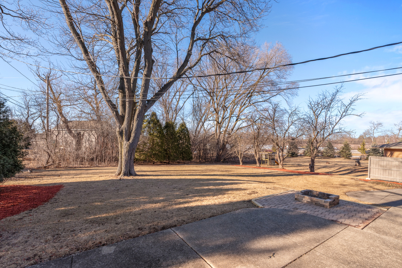 8665 N Manor Ct