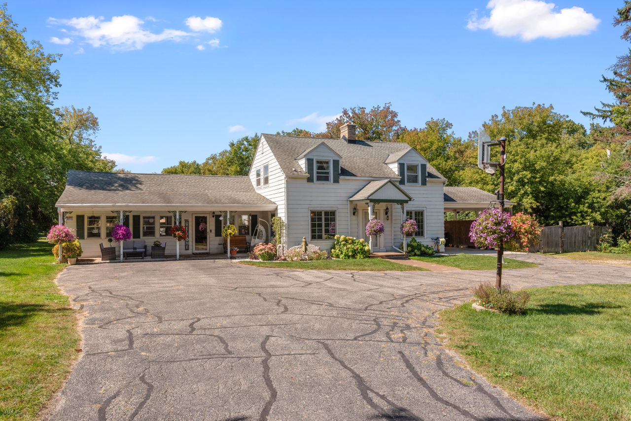 8361 N Cedarburg Rd