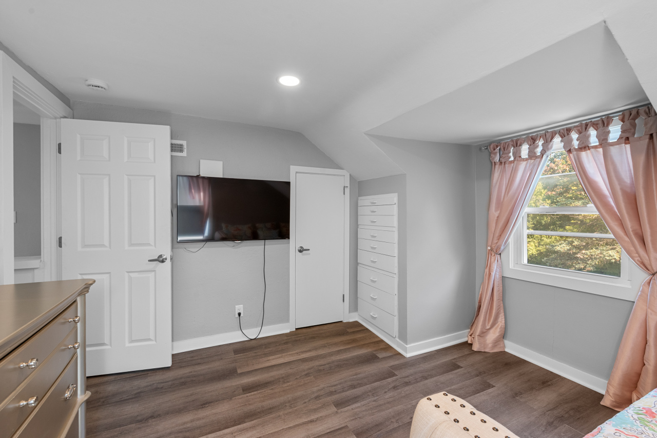 8361 N Cedarburg Rd