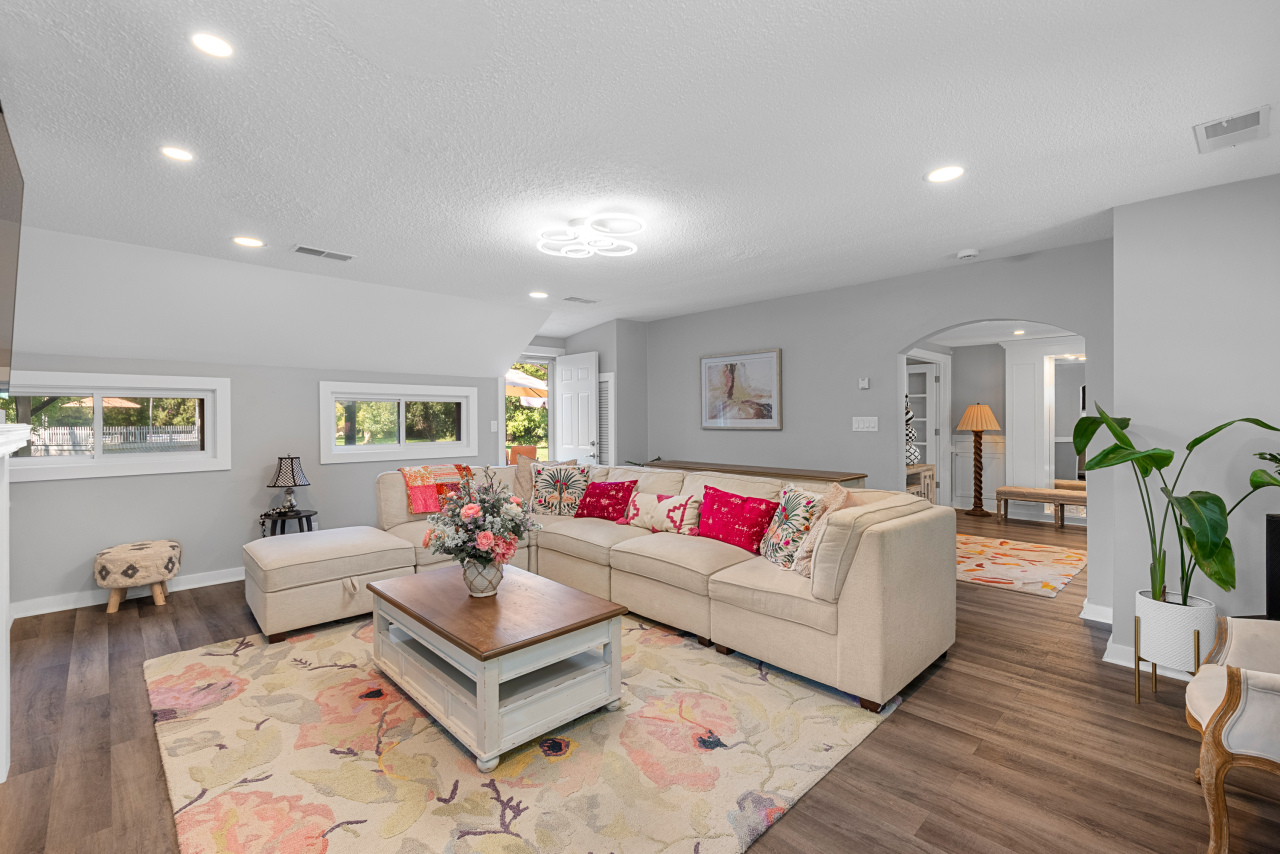 8361 N Cedarburg Rd