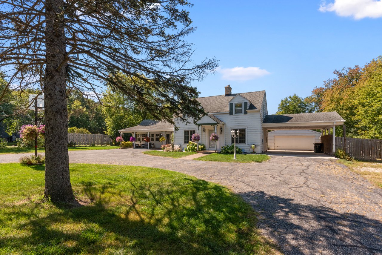 8361 N Cedarburg Rd