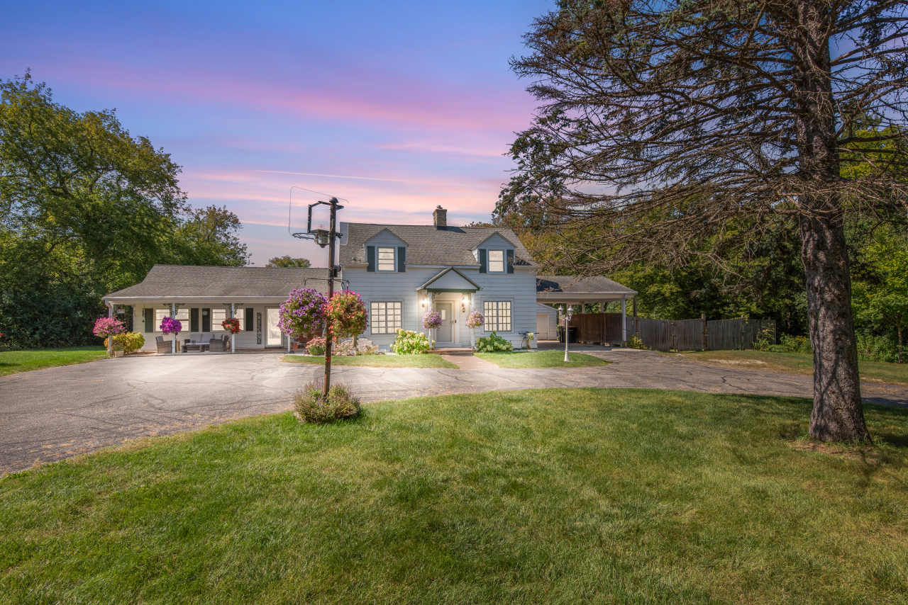 8361 N Cedarburg Rd