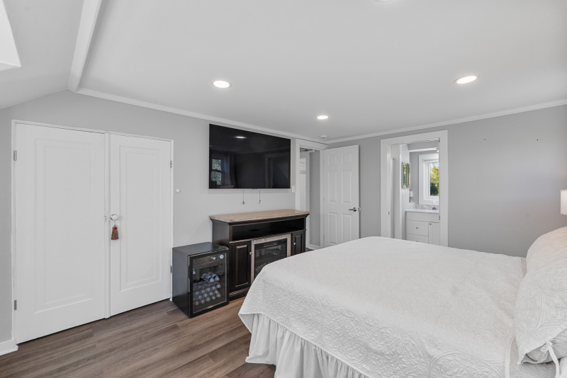 8361 N Cedarburg Rd
