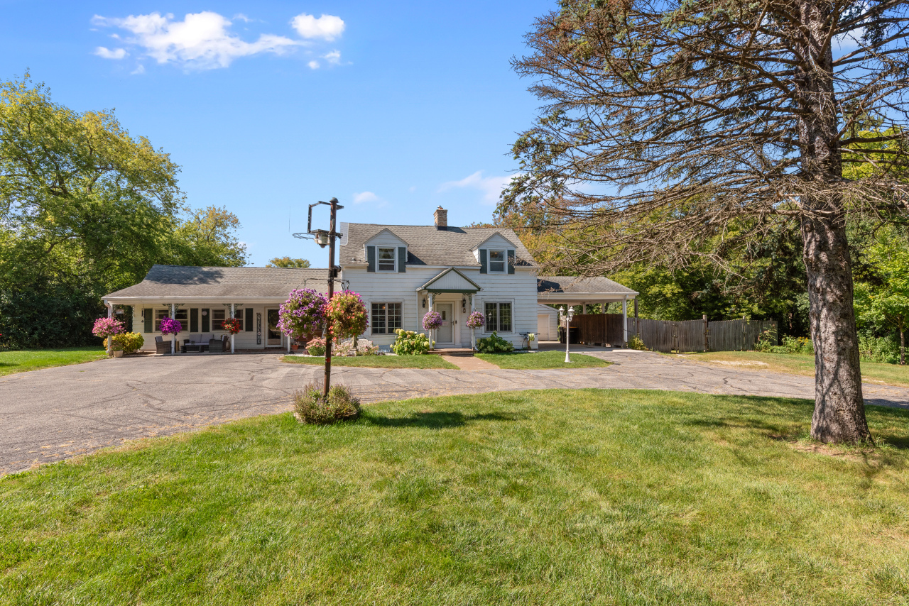 8361 N Cedarburg Rd