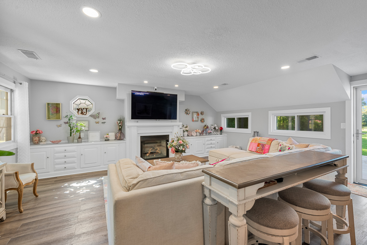 8361 N Cedarburg Rd