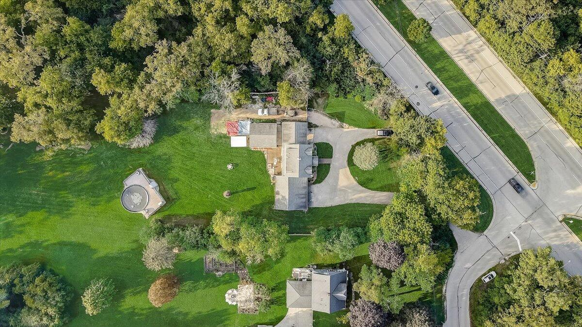 8361 N Cedarburg Rd