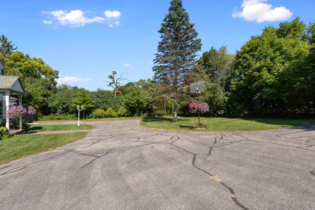 8361 N Cedarburg Rd