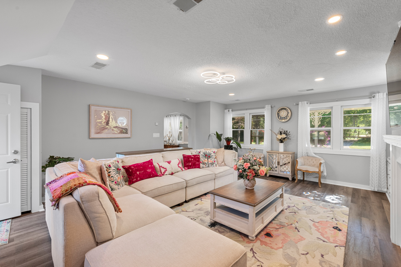 8361 N Cedarburg Rd