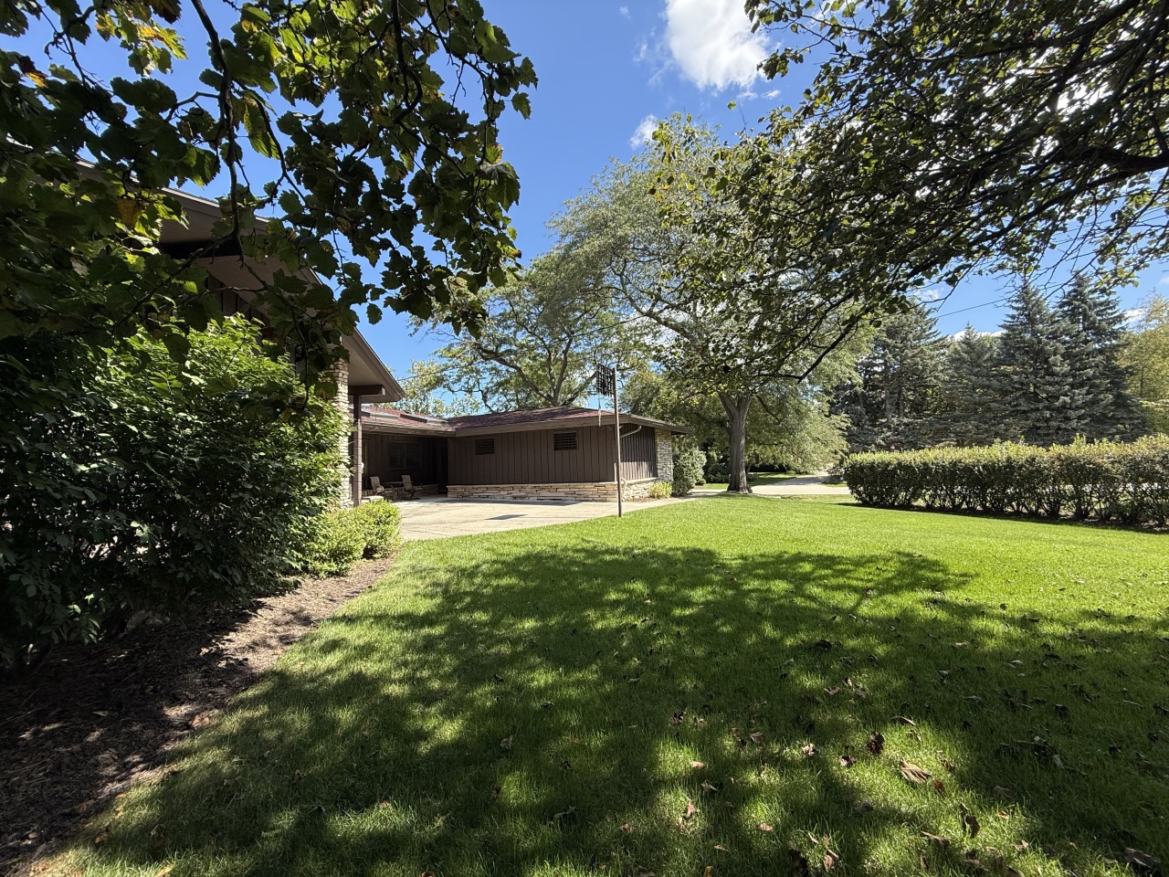 2201 W Acacia Rd