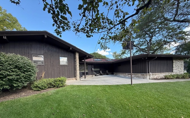 2201 W Acacia Rd