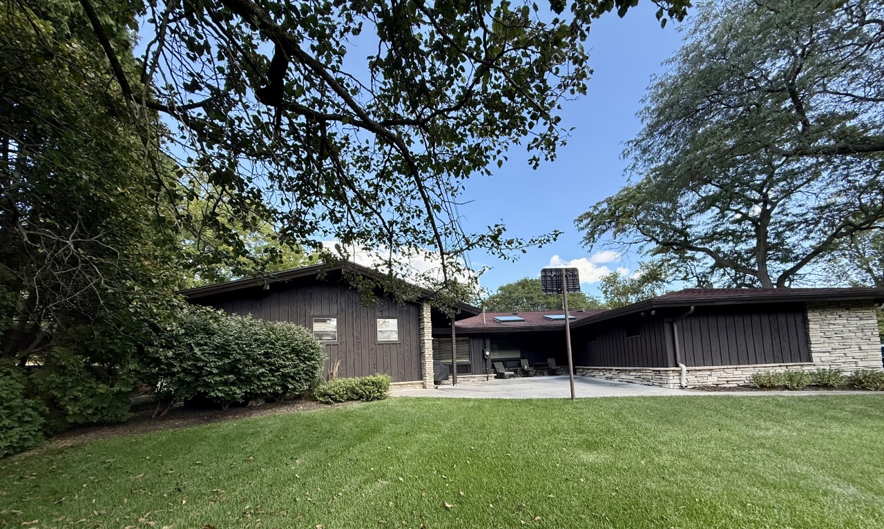 2201 W Acacia Rd