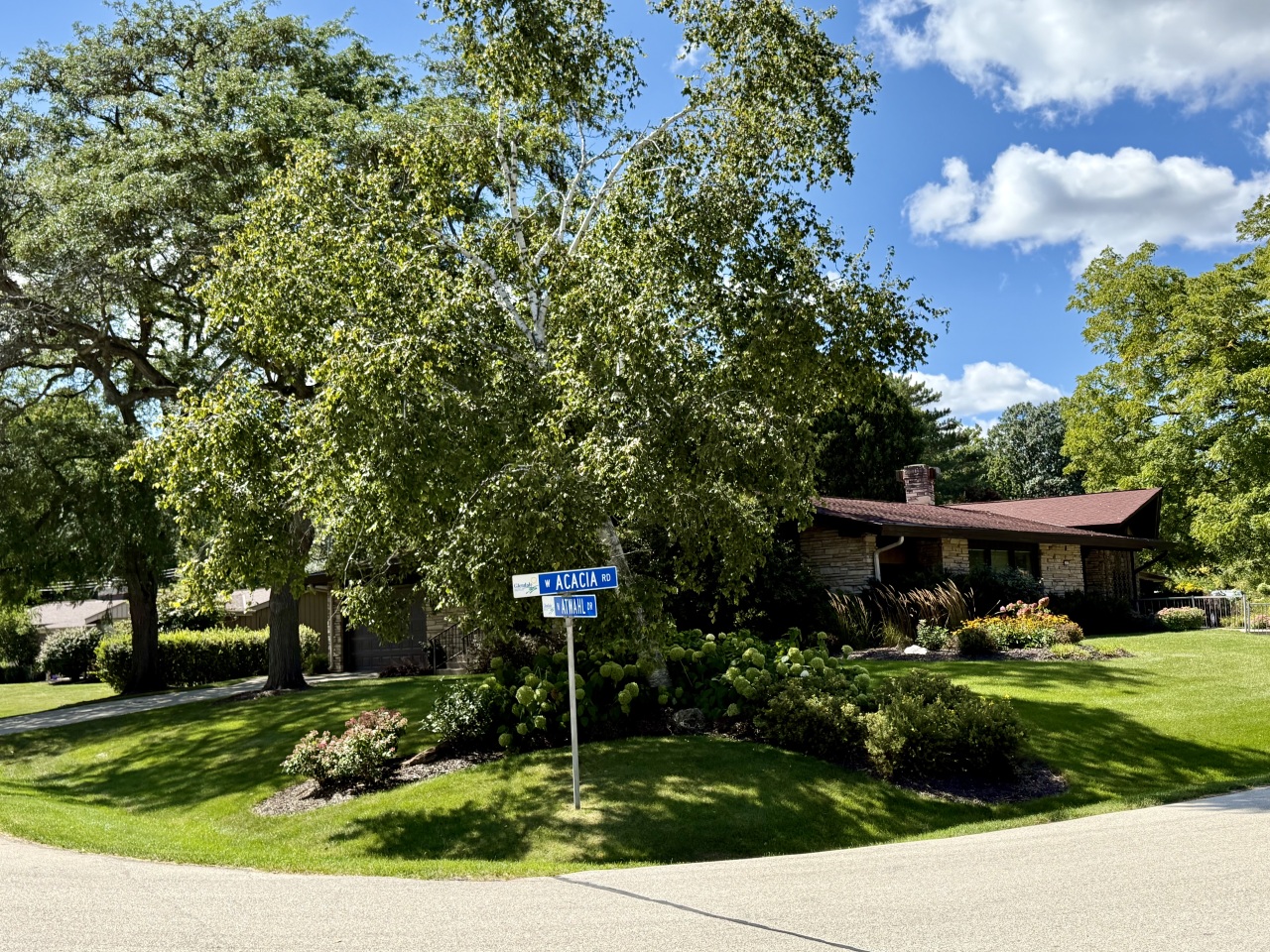 2201 W Acacia Rd
