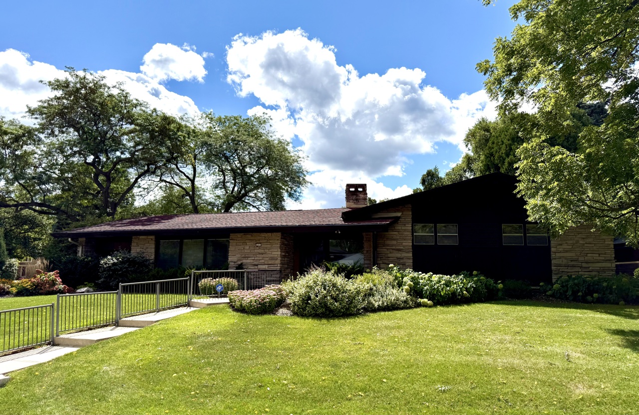 2201 W Acacia Rd