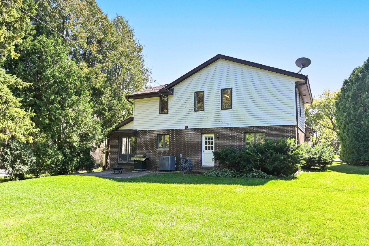 502 E Bradley Rd