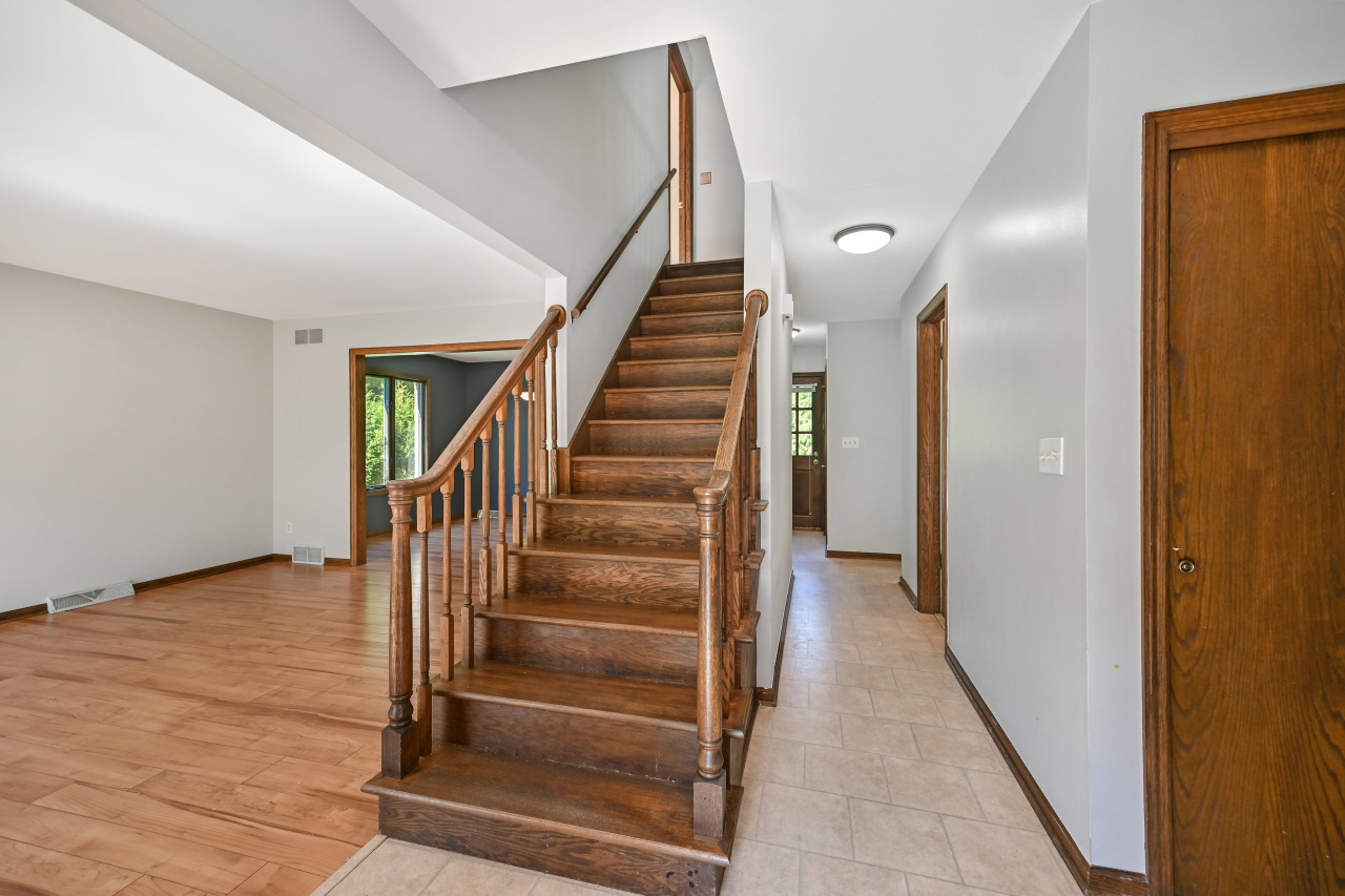502 E Bradley Rd