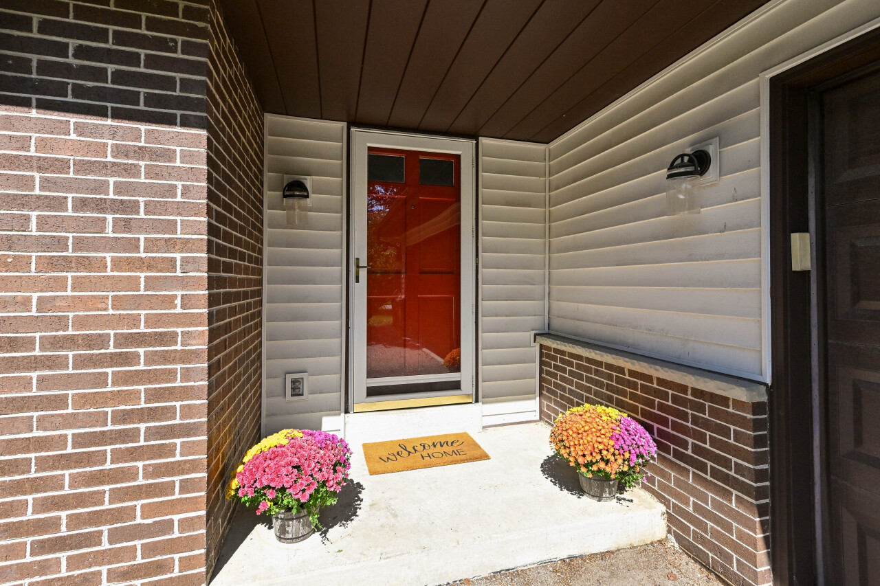 502 E Bradley Rd