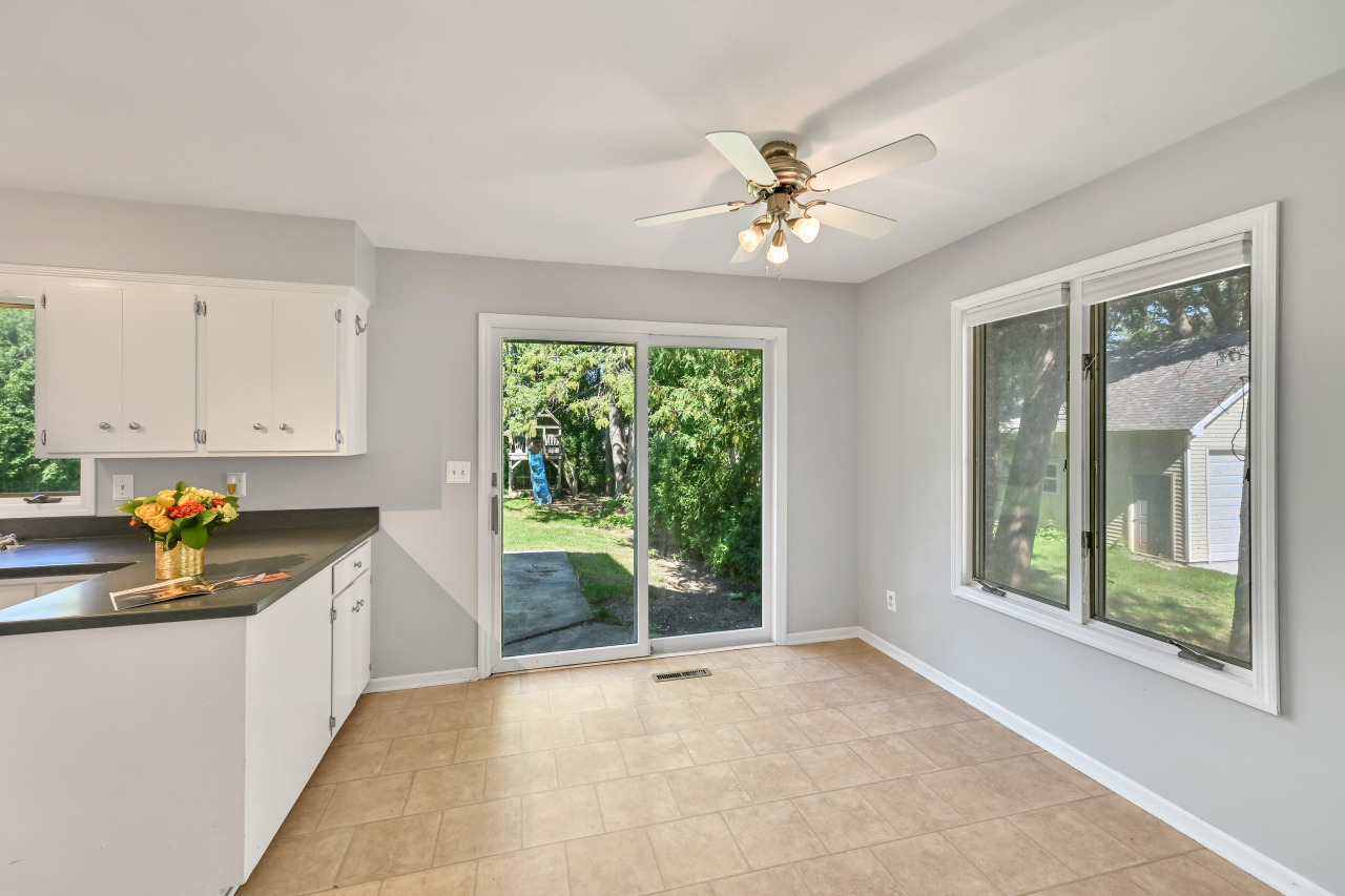 502 E Bradley Rd