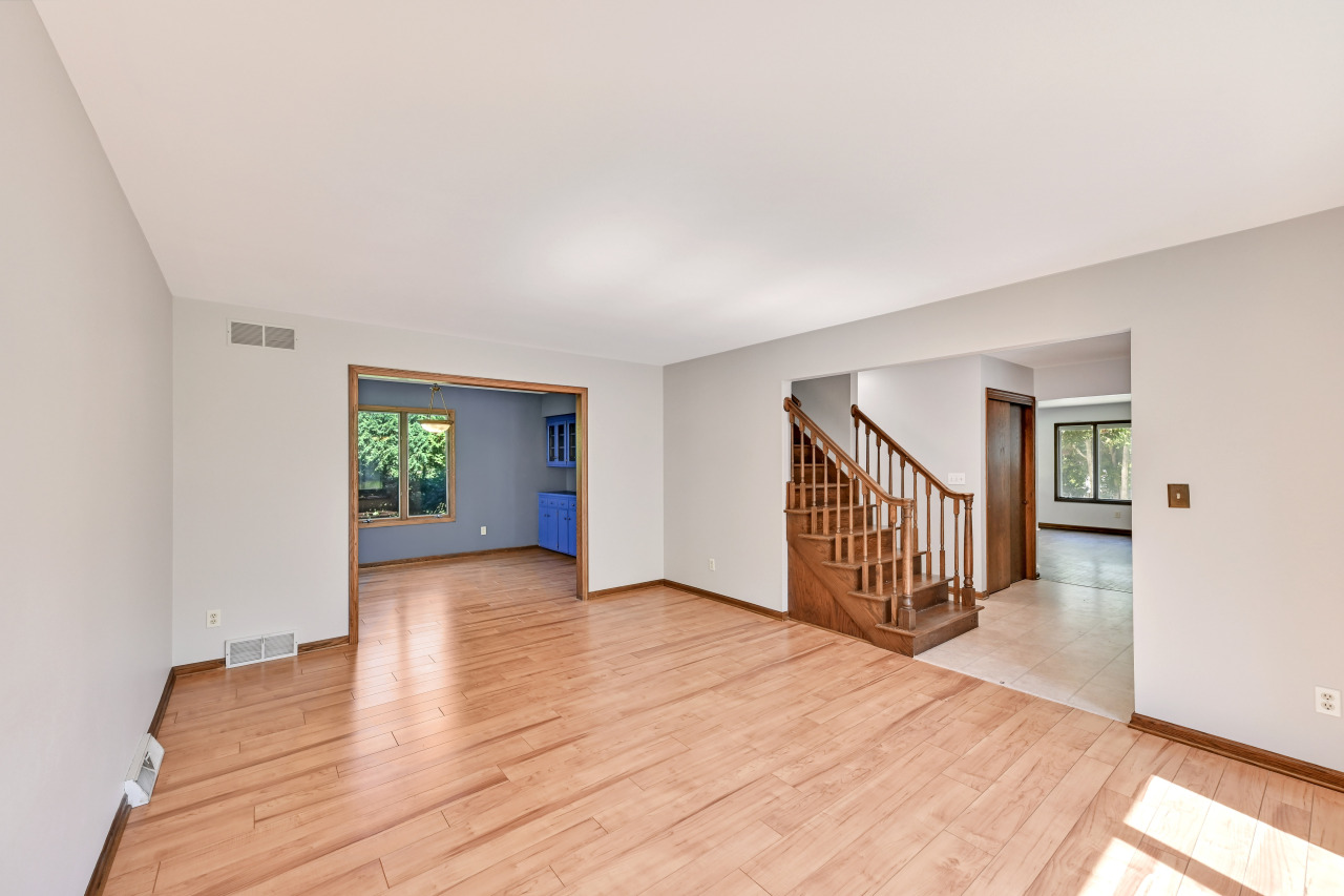 502 E Bradley Rd