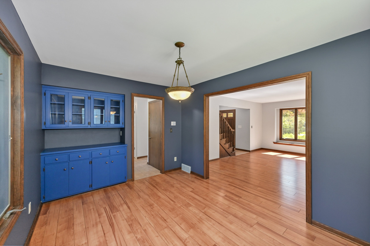 502 E Bradley Rd