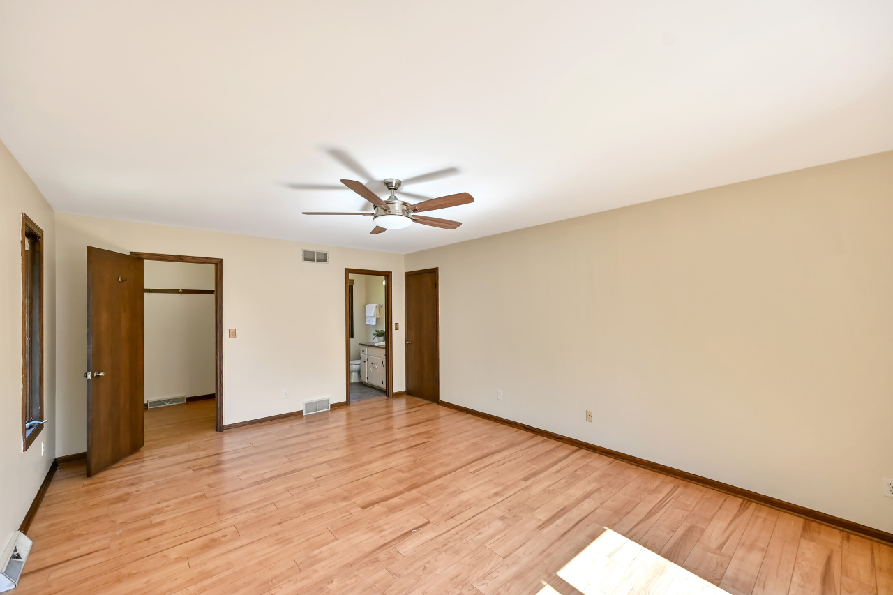 502 E Bradley Rd