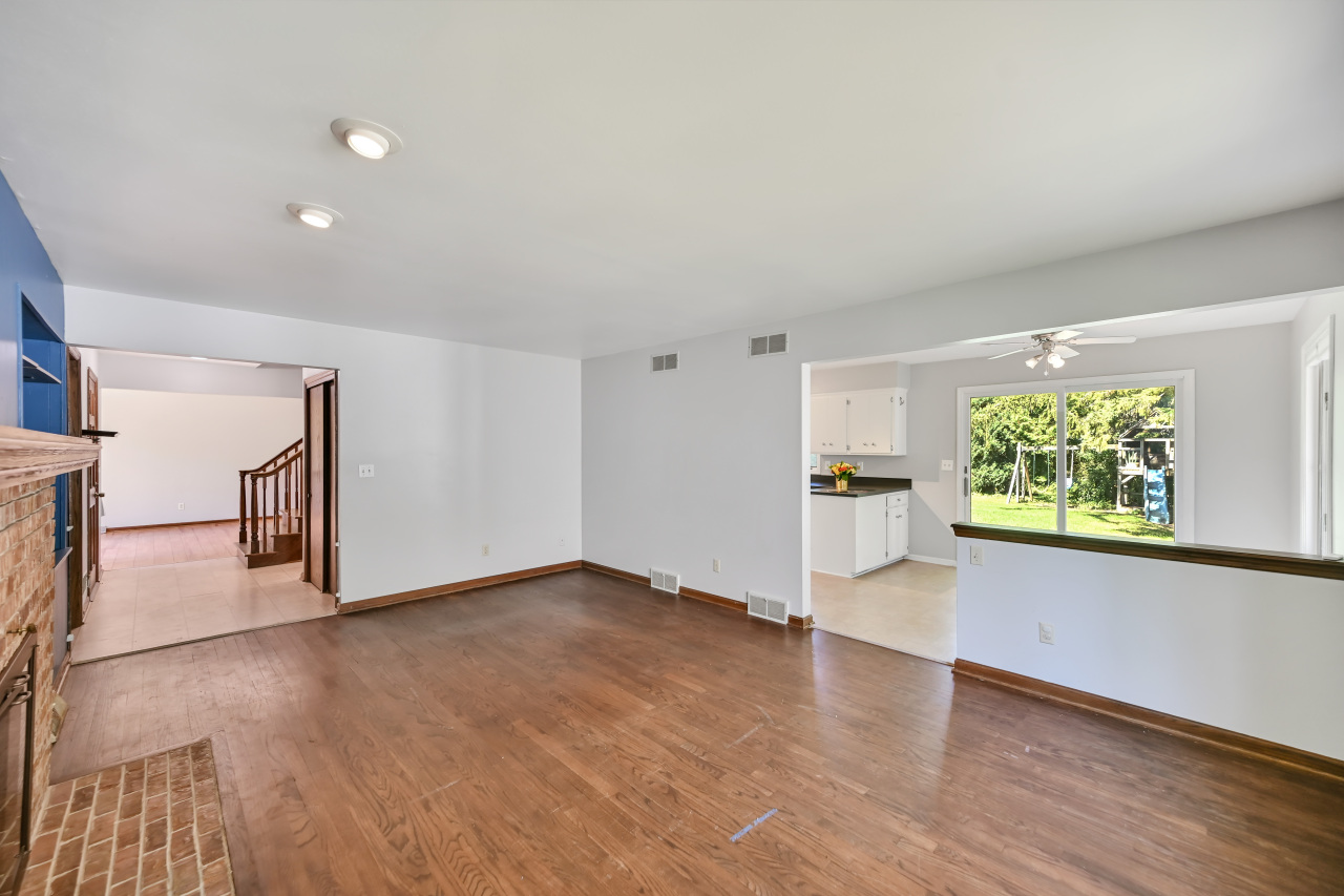 502 E Bradley Rd