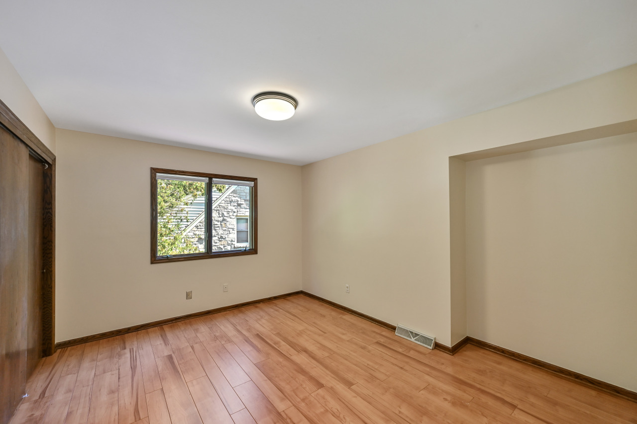 502 E Bradley Rd
