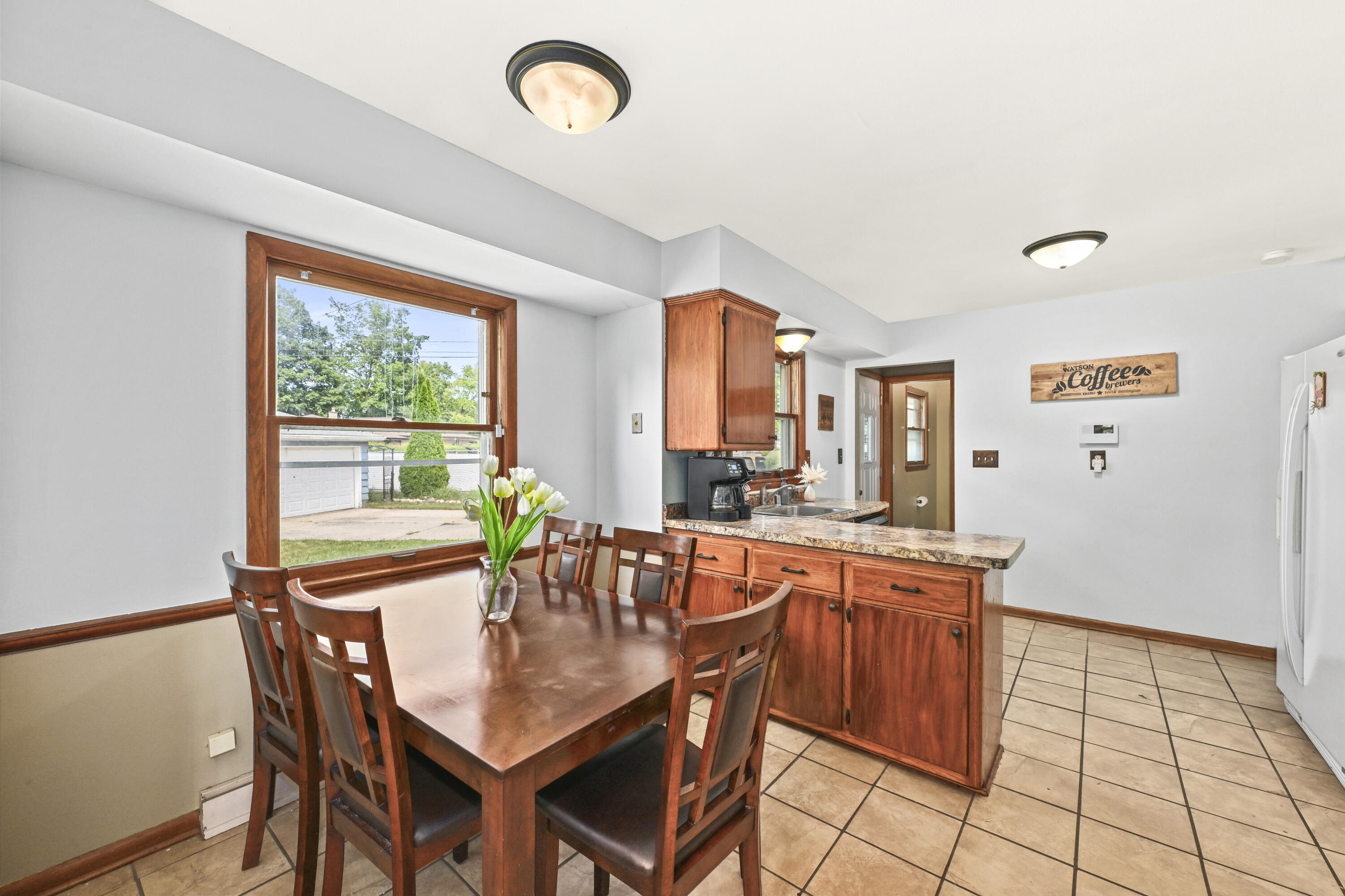 5558 W Donna Dr