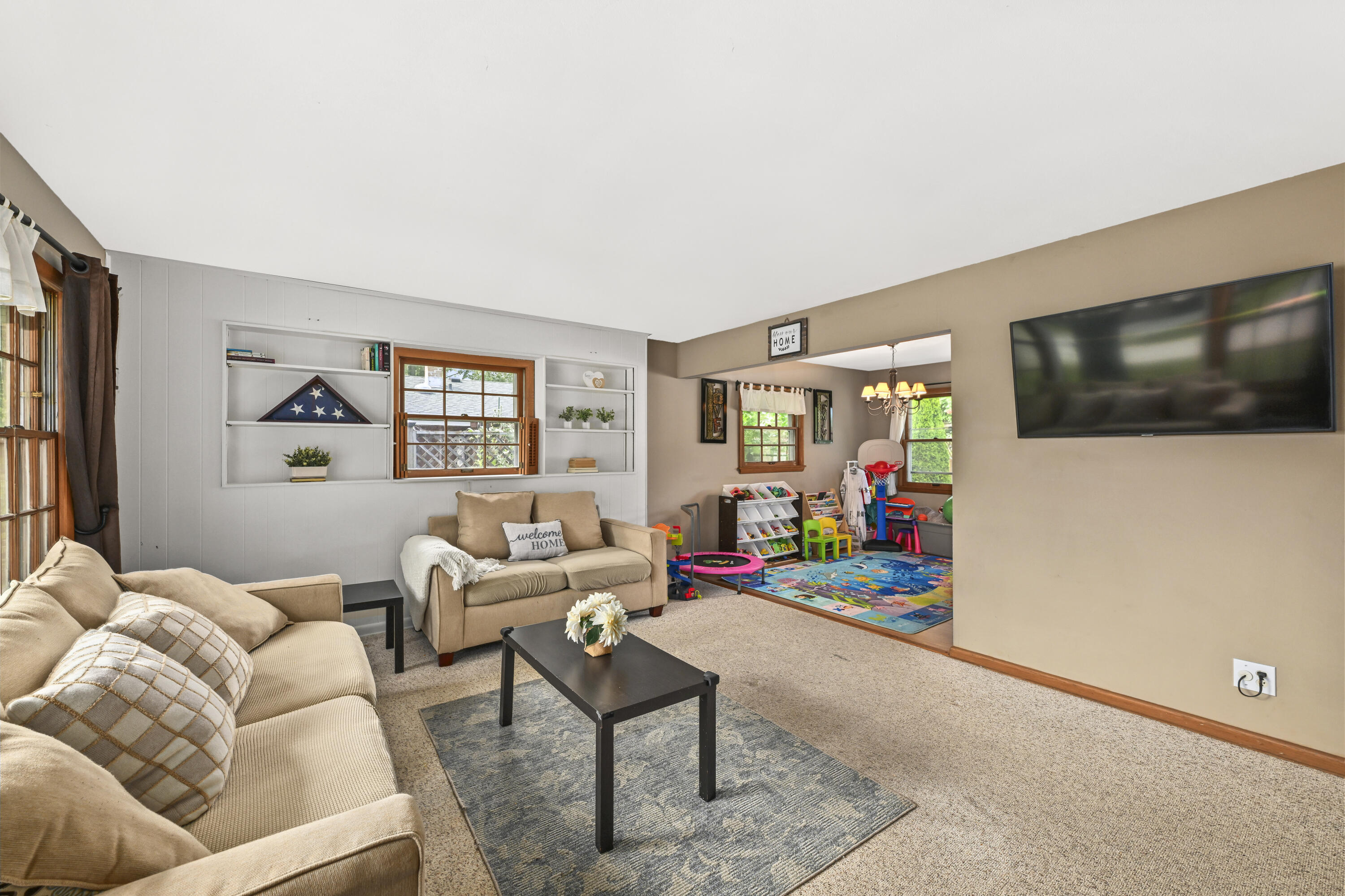 5558 W Donna Dr