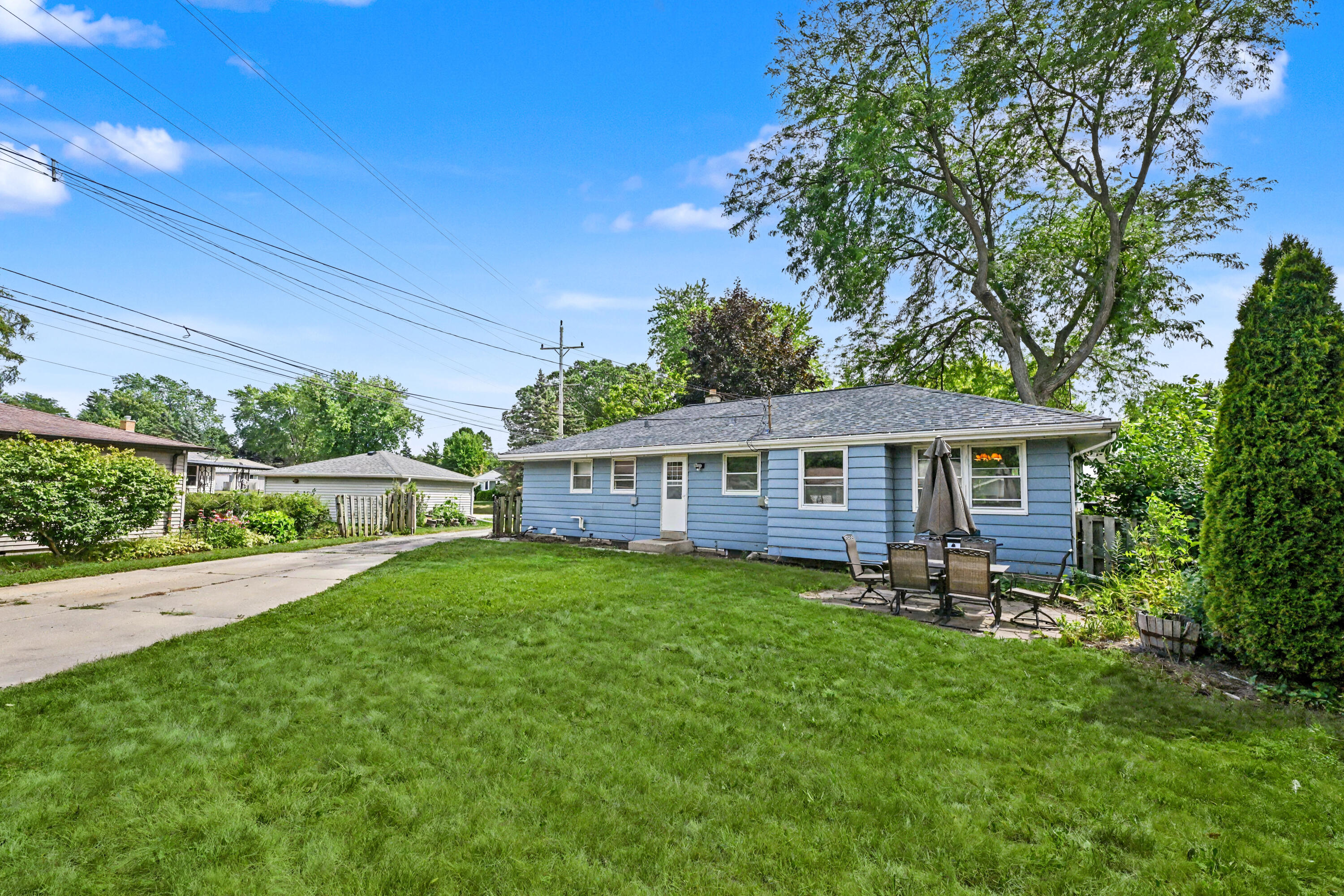 5558 W Donna Dr