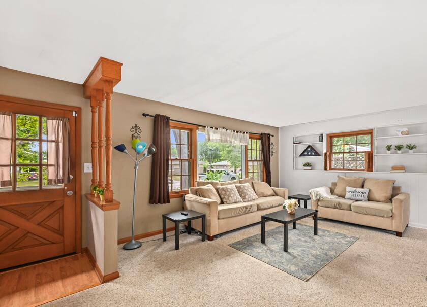 5558 W Donna Dr