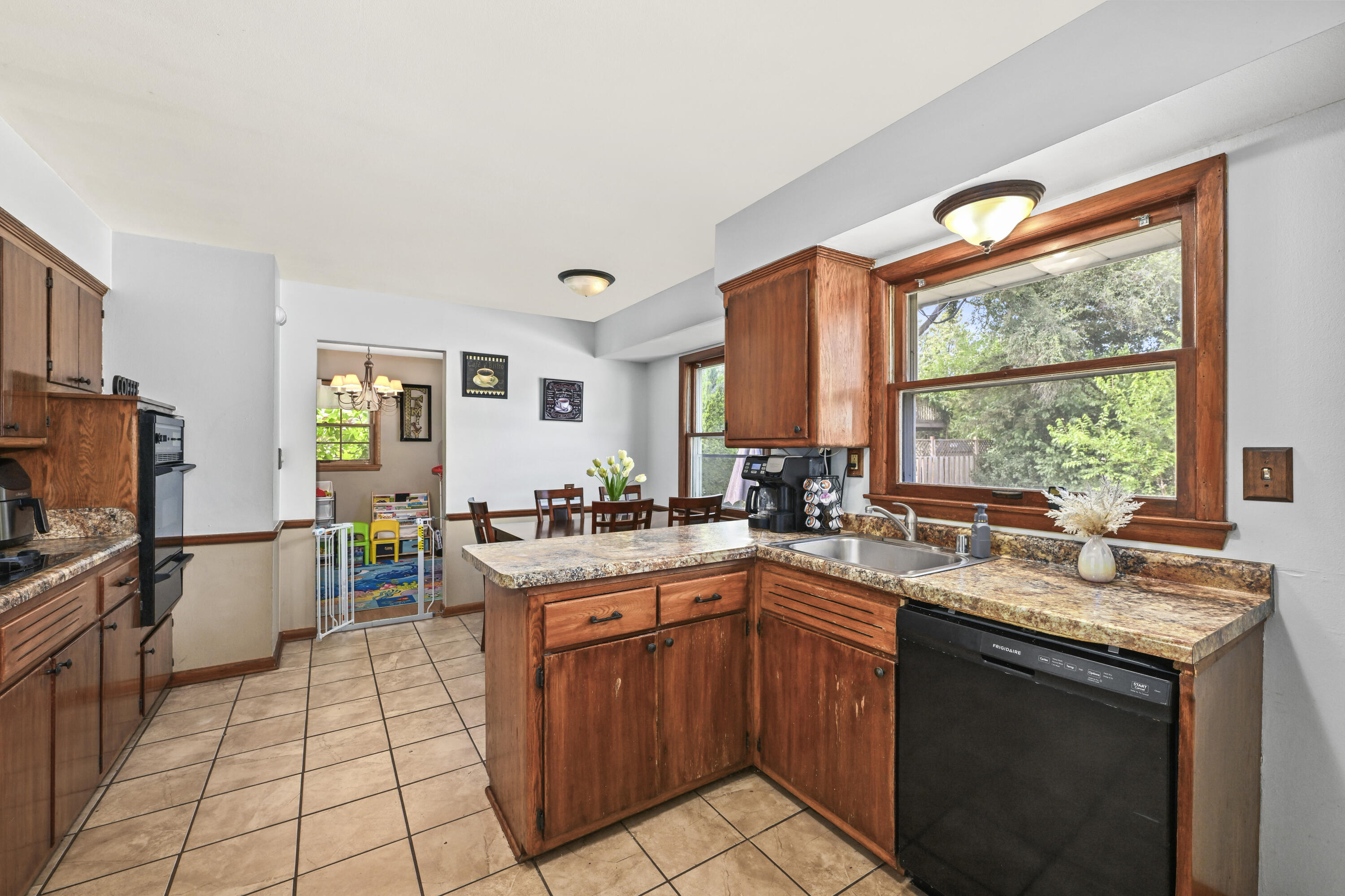 5558 W Donna Dr