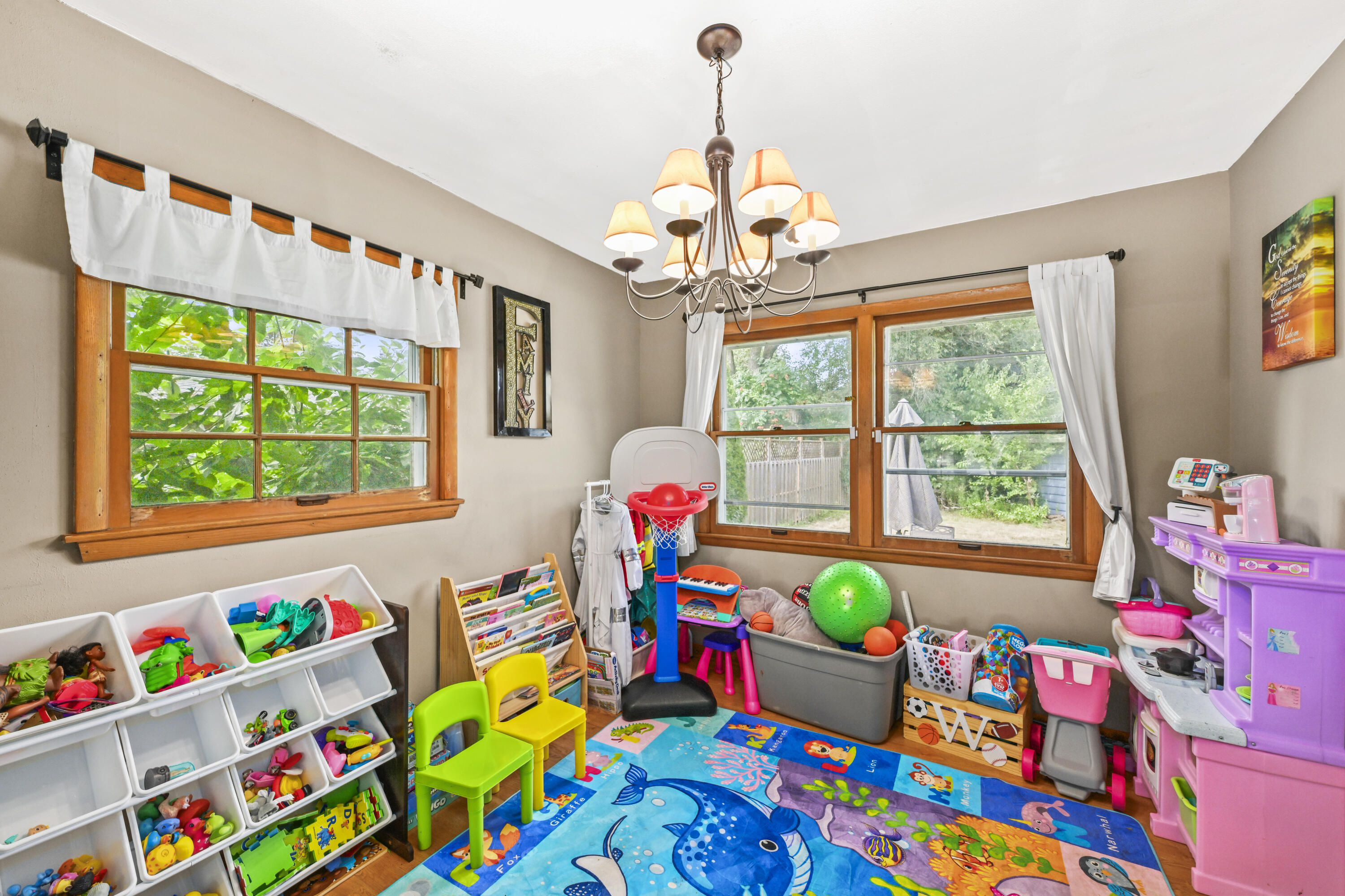 5558 W Donna Dr