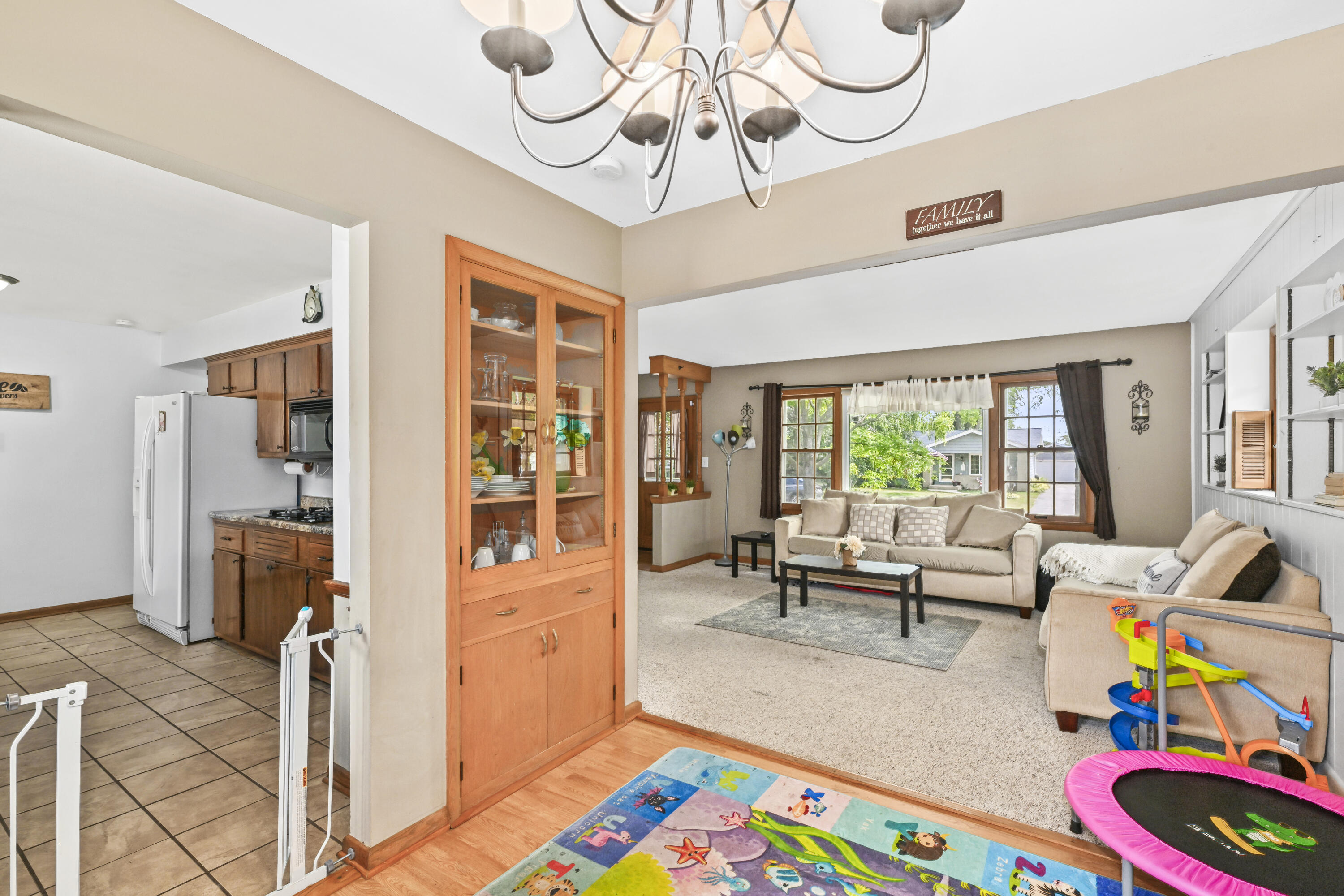 5558 W Donna Dr