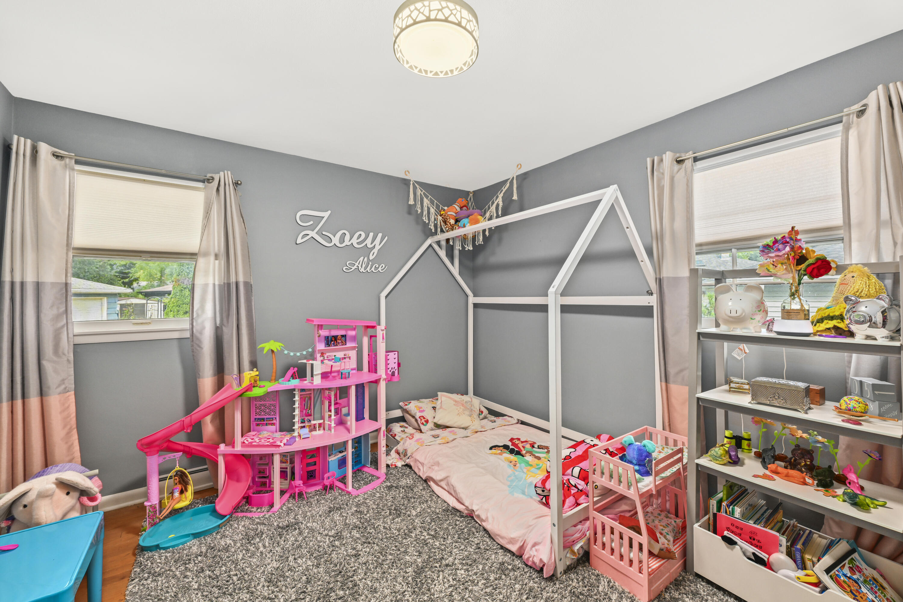 5558 W Donna Dr