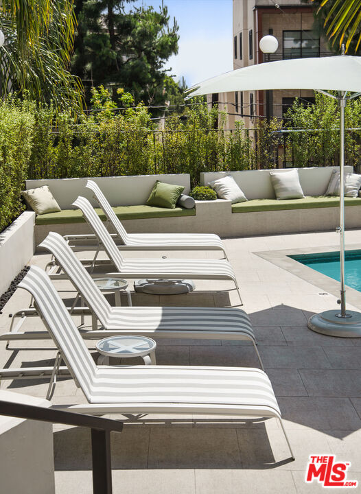 8787 SHOREHAM DR Unit: B6