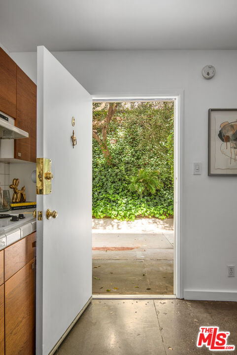 8787 SHOREHAM DR Unit: B6