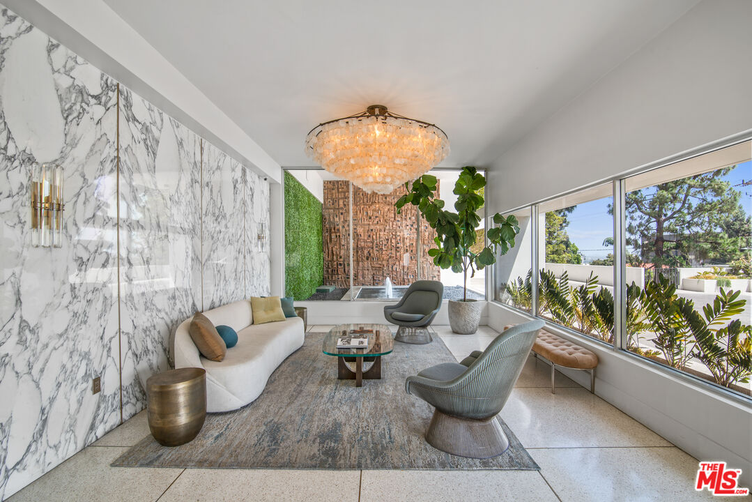 8787 SHOREHAM DR Unit: B6